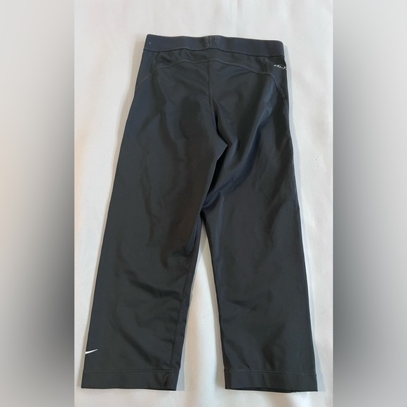 Nike Leggings Womens Sz‎ Small Black Pro Fitted Capri Pants Workout Gym - Picture 9 of 9